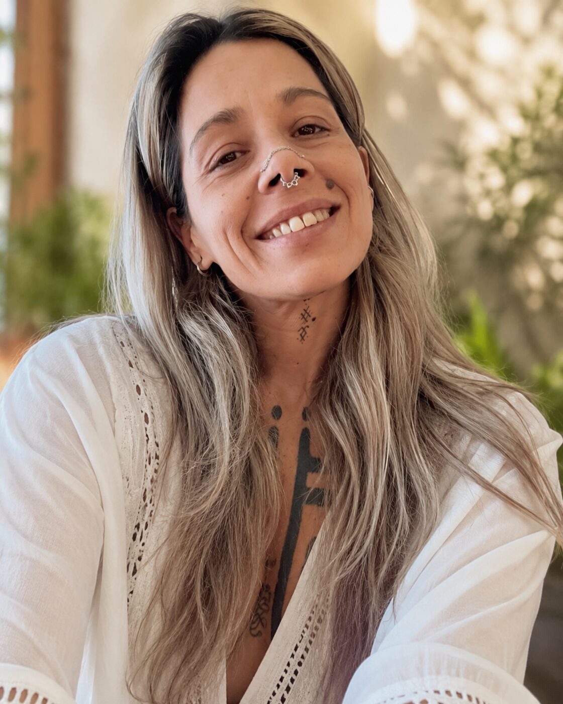 Retrato natural de Sole, Maestra Inirama, facilitadora de Shakti Healing Europa.